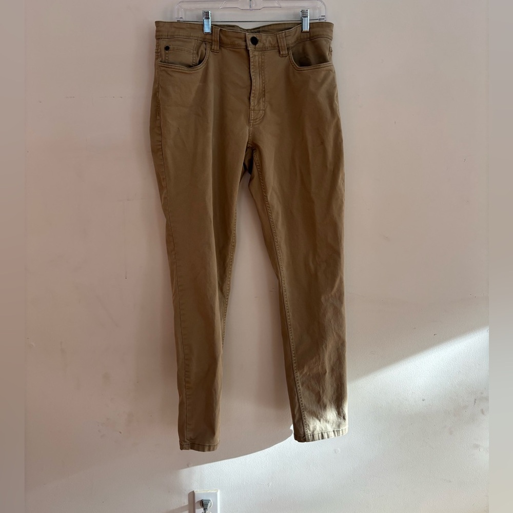 Izod Men’s Tan Straight-Leg Pants | 32x32